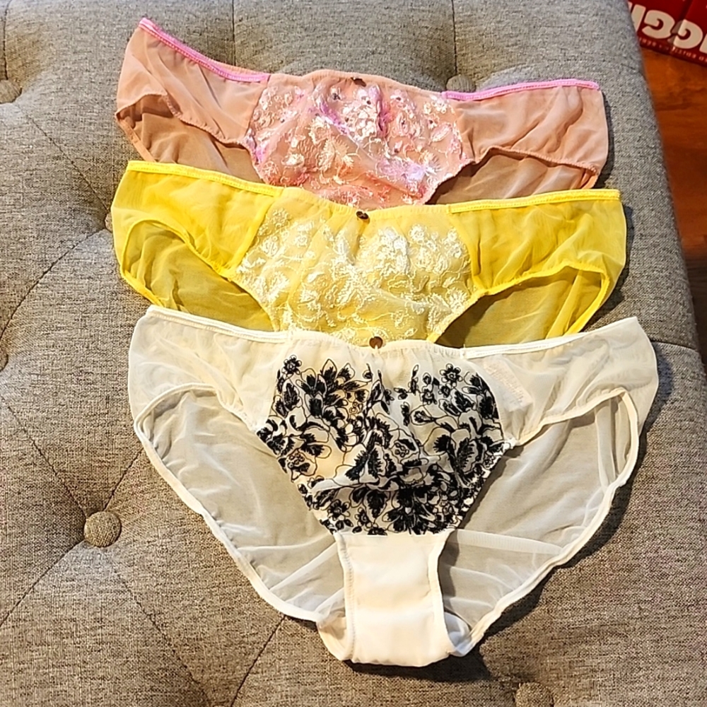 Victoria's secret underwear panties size MEDIUM